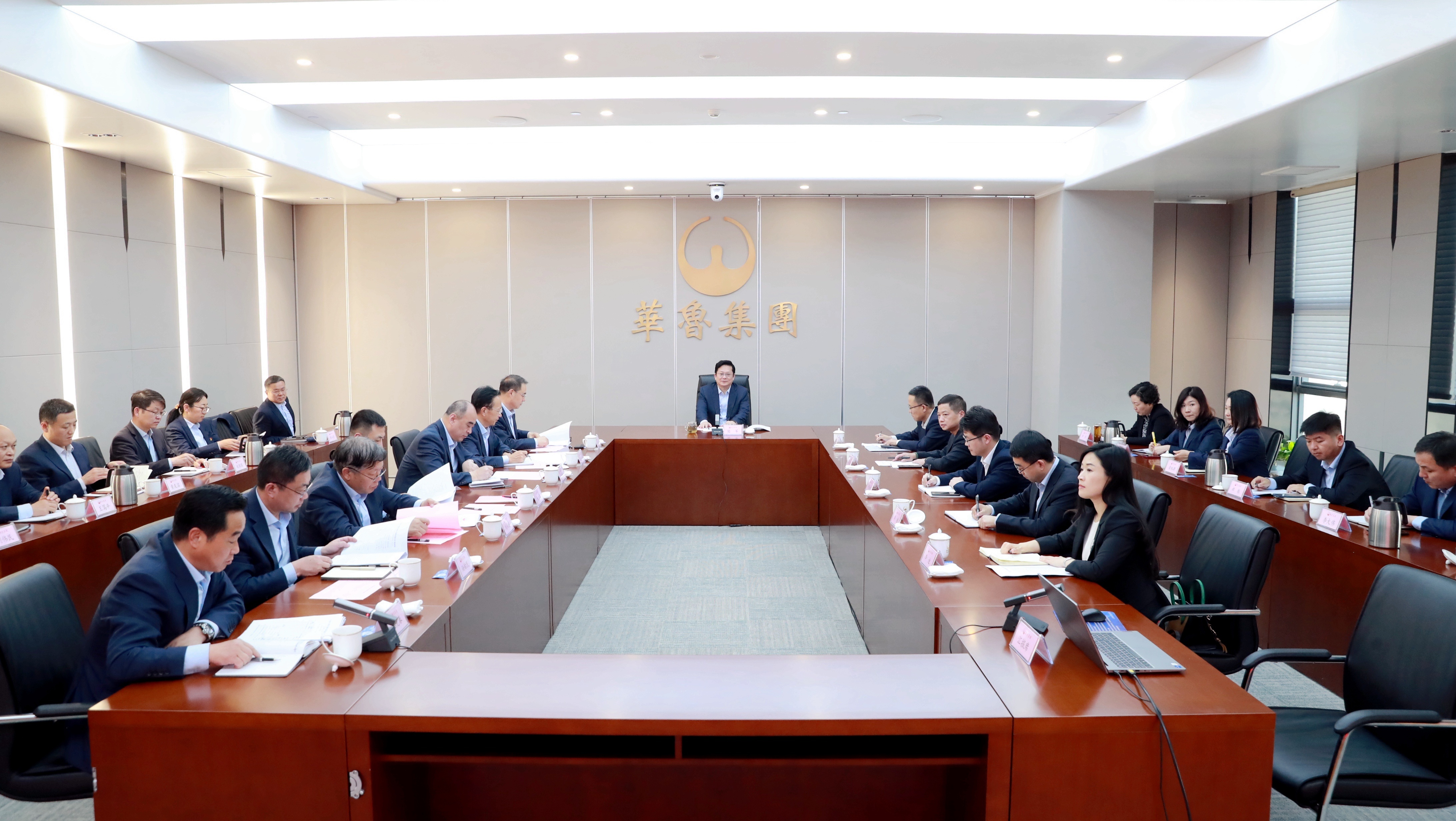 圍繞中心 服務(wù)大局 提升價值 華魯集團召開董事會秘書述職述廉會-2.jpg