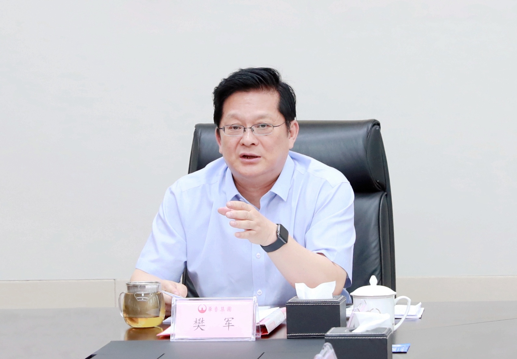 扎實推進高質(zhì)量發(fā)展 踏上高原再攀高峰 華魯集團黨委理論學習中心組開展集體學習-1.jpg